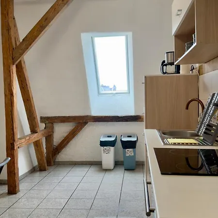 Construction Worker's In Apartamento